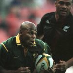 19 August 2000: Springbok wing Chester Williams charges away from New Zealand’s Jonah Lomu to score the opening try during a Tri Nation Rugby Union International game at Ellis Park in Johannesburg, South Africa. (Photograph by David Rogers/Allsport)